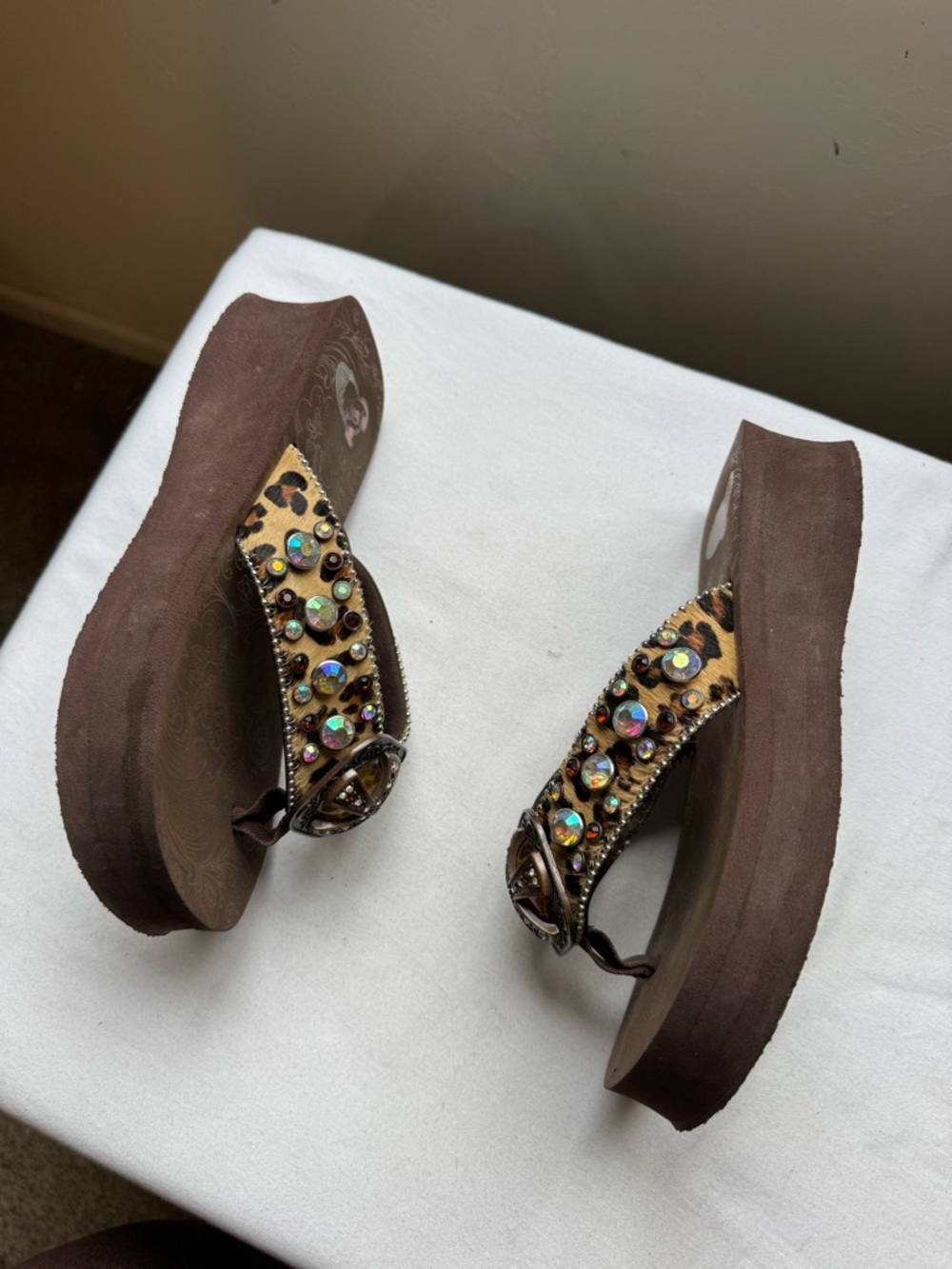 Y2K Justin Wedge flip-flops, brown animal print pattern, rhinestone accents,Sz 5